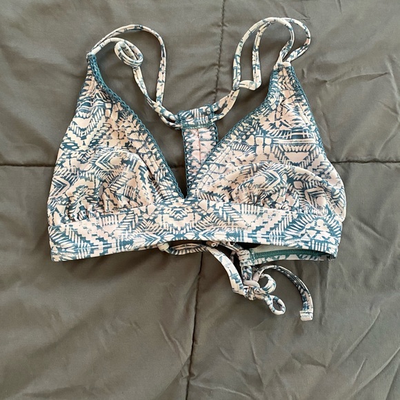 Bikini - Picture 2 of 5